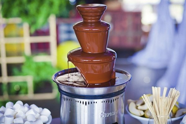 5 Tips for Hosting the Perfect 3-Tier Chocolate Fountain Party